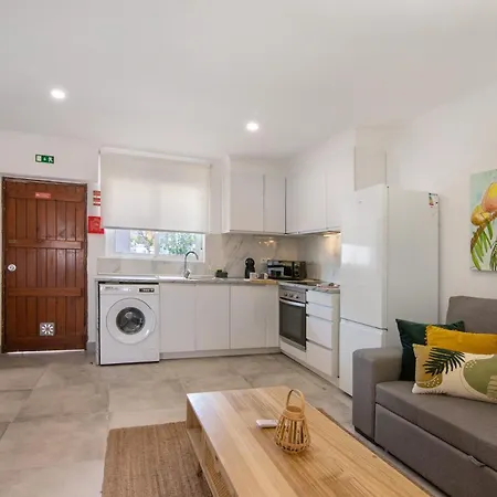 Stunning Modern In Oura شقة البوفيرا