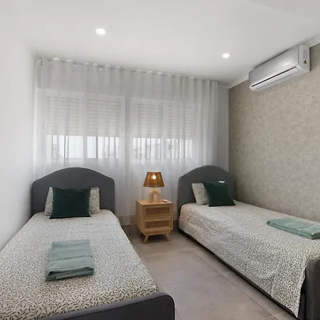 Stunning Modern In Oura 阿尔布费拉