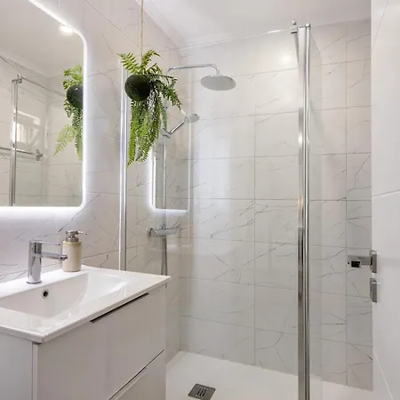 아파트 Stunning Modern In Oura *