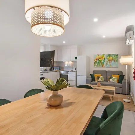 Stunning Modern In Oura Apartamento