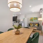 Stunning Modern In Oura Apartman
