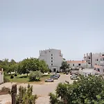 Stunning Modern In Oura Apartman